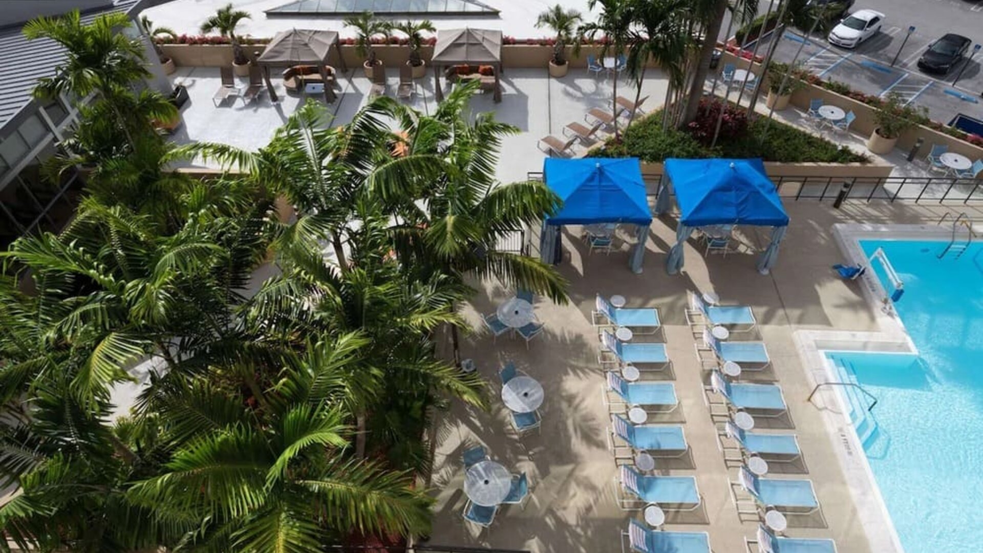 Pool area at Sonesta Miami Airport.