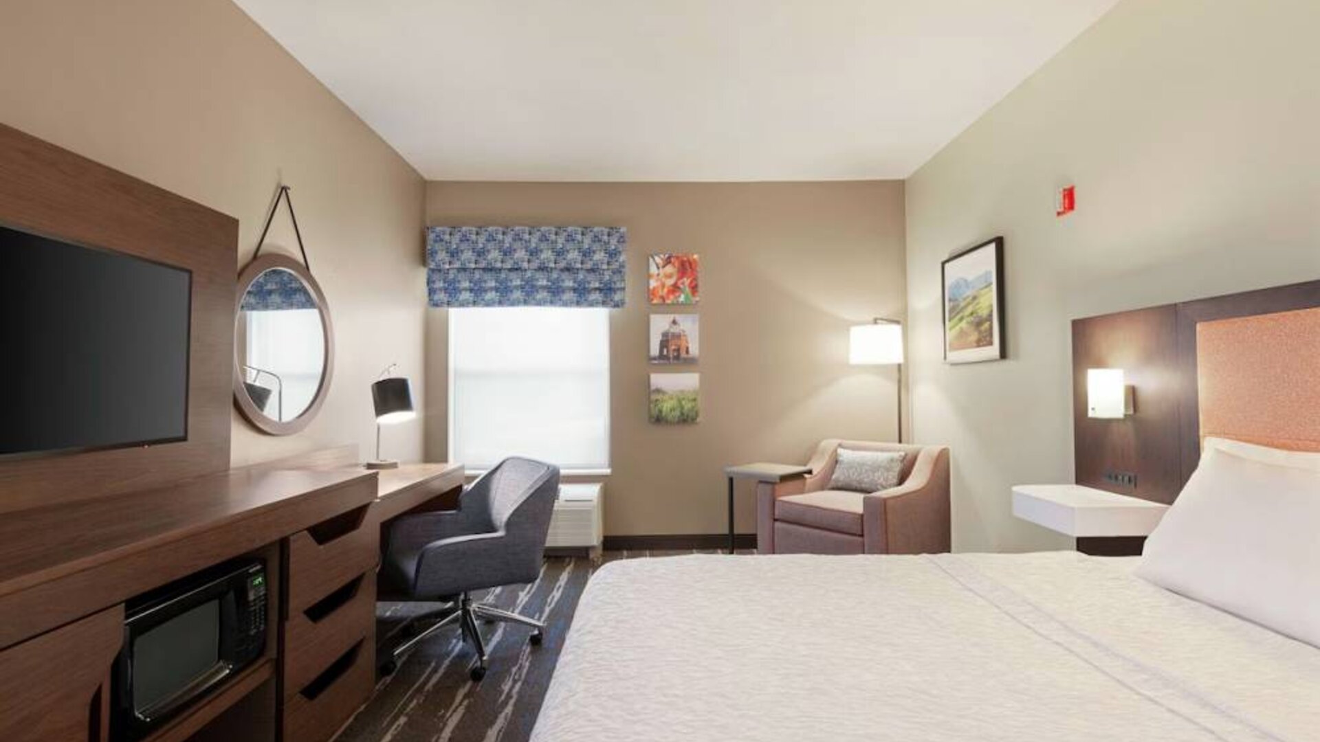 King room with TV and work station at Hampton Inn Tracy.