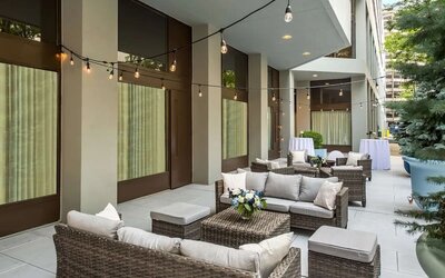 Outdoor terrace and seating area at Sonesta White Plains Downtown.