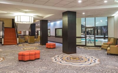 Lobby and lounge at Sonesta White Plains Downtown.