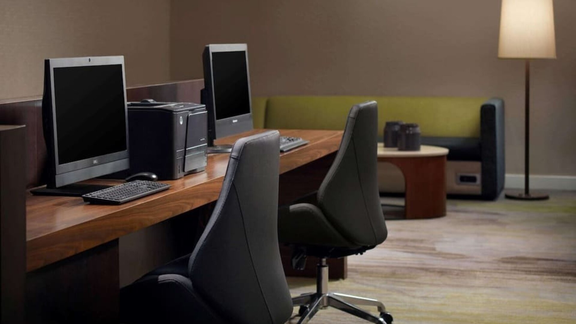 Business center at Sonesta Select Atlanta Cumberland Galleria.
