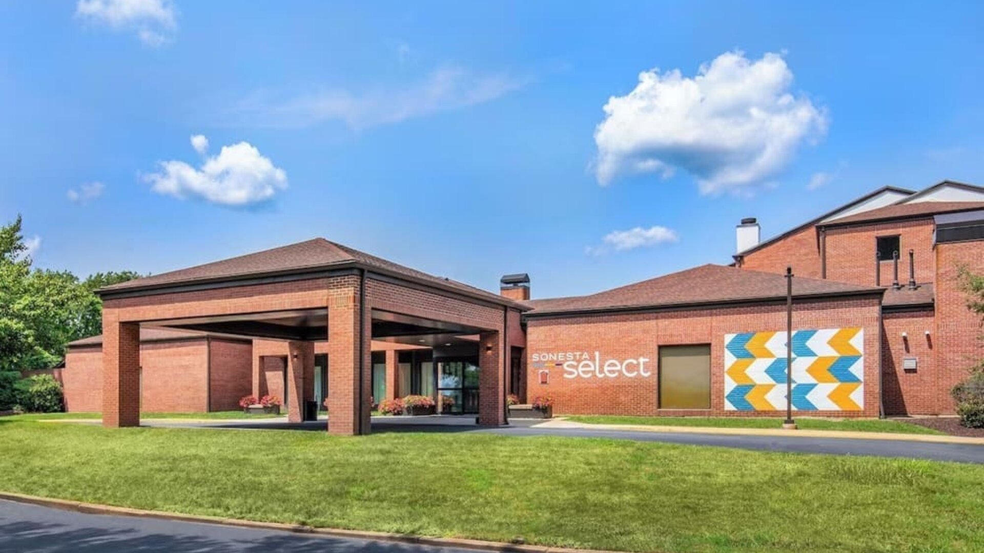 Hotel exterior and garden at Sonesta Select Boston Foxborough Mansfield.