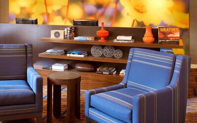 Lobby and lounge at Sonesta Select Detroit Auburn Hills.
