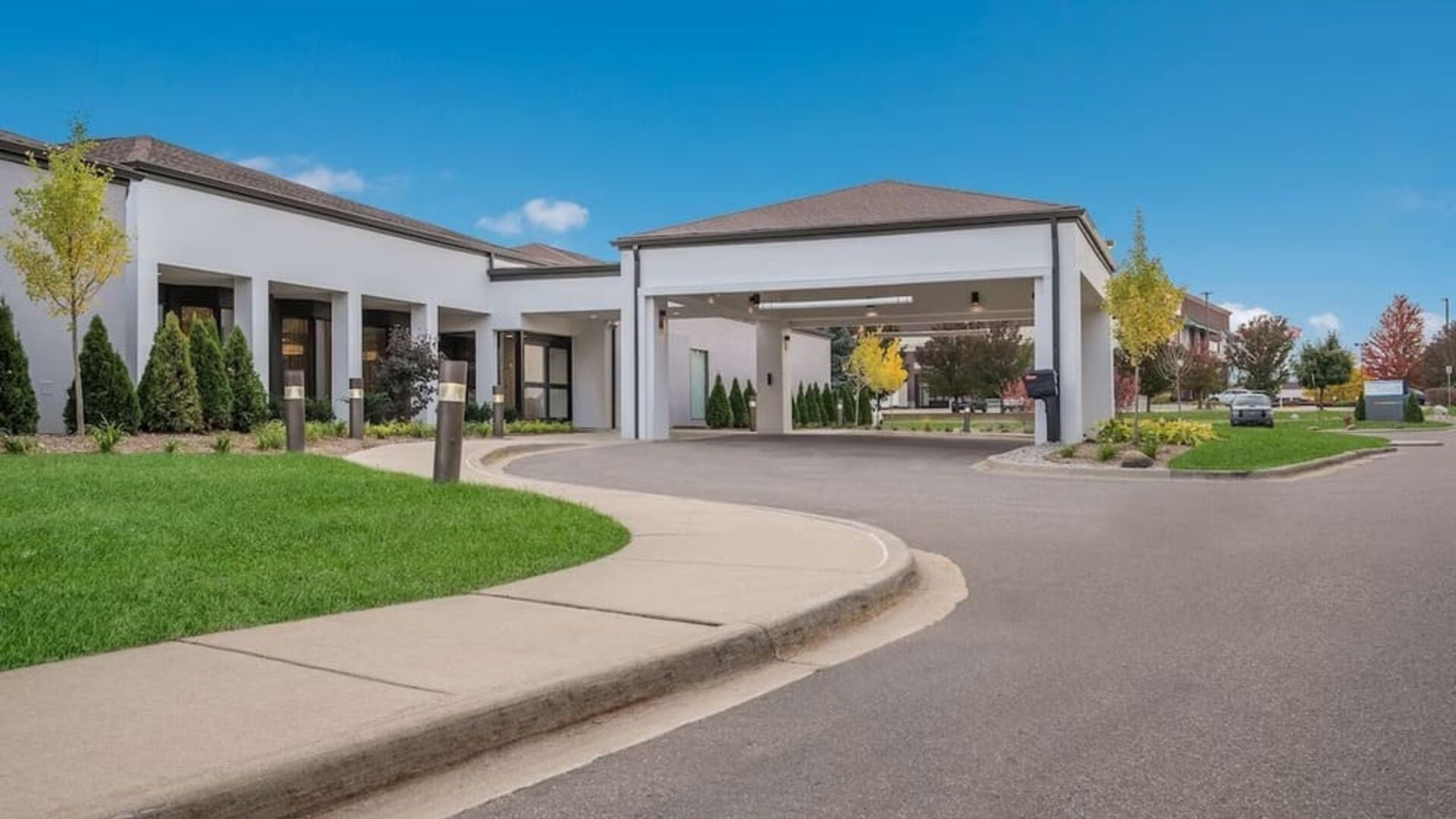 Hotel exterior at Sonesta Select Detroit Auburn Hills.