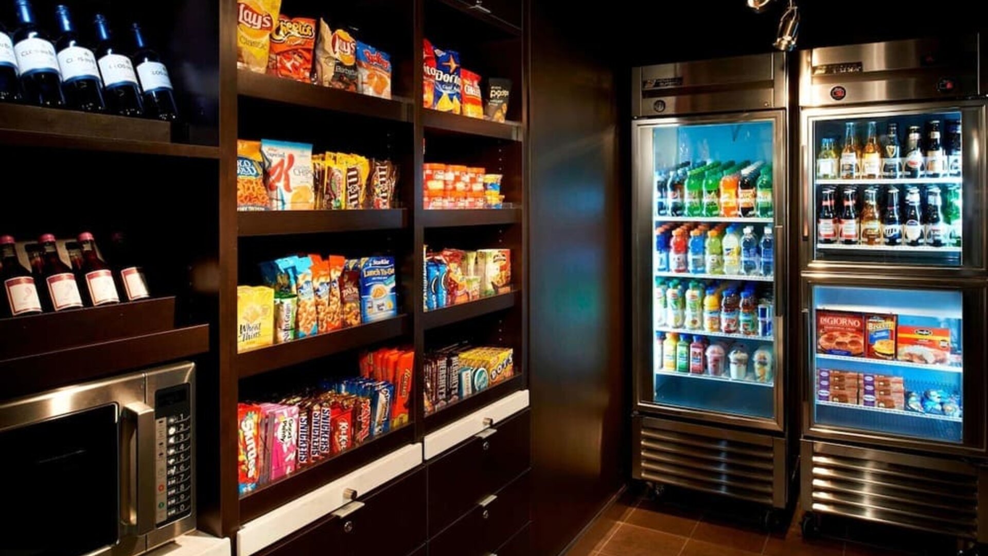 Snack bar at Sonesta Select Detroit Auburn Hills.