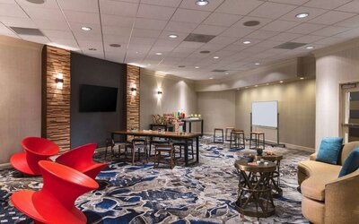 Coworking lounge at Sonesta Nashville Airport.