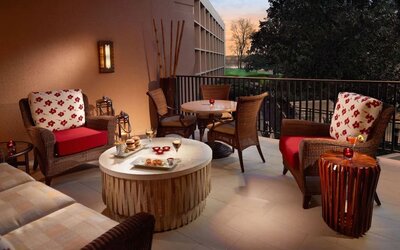 Cozy outdoor lounge at Sonesta Nashville Airport.