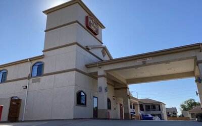 Hotel exterior at Palace Inn Westheimer.
