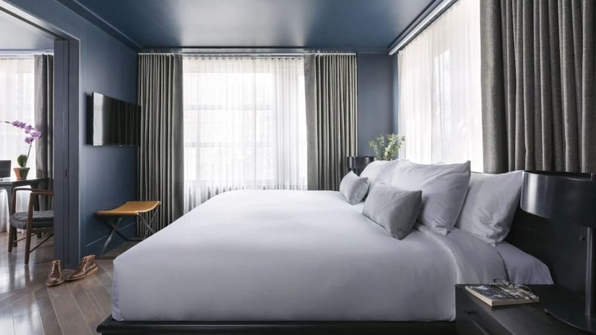 King room at The Tillary Hotel.