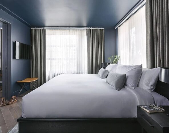 King room at The Tillary Hotel.