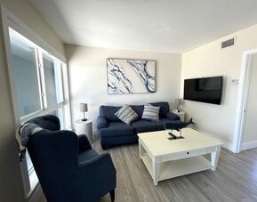 Day room with lounge area at Shore View Hotel.