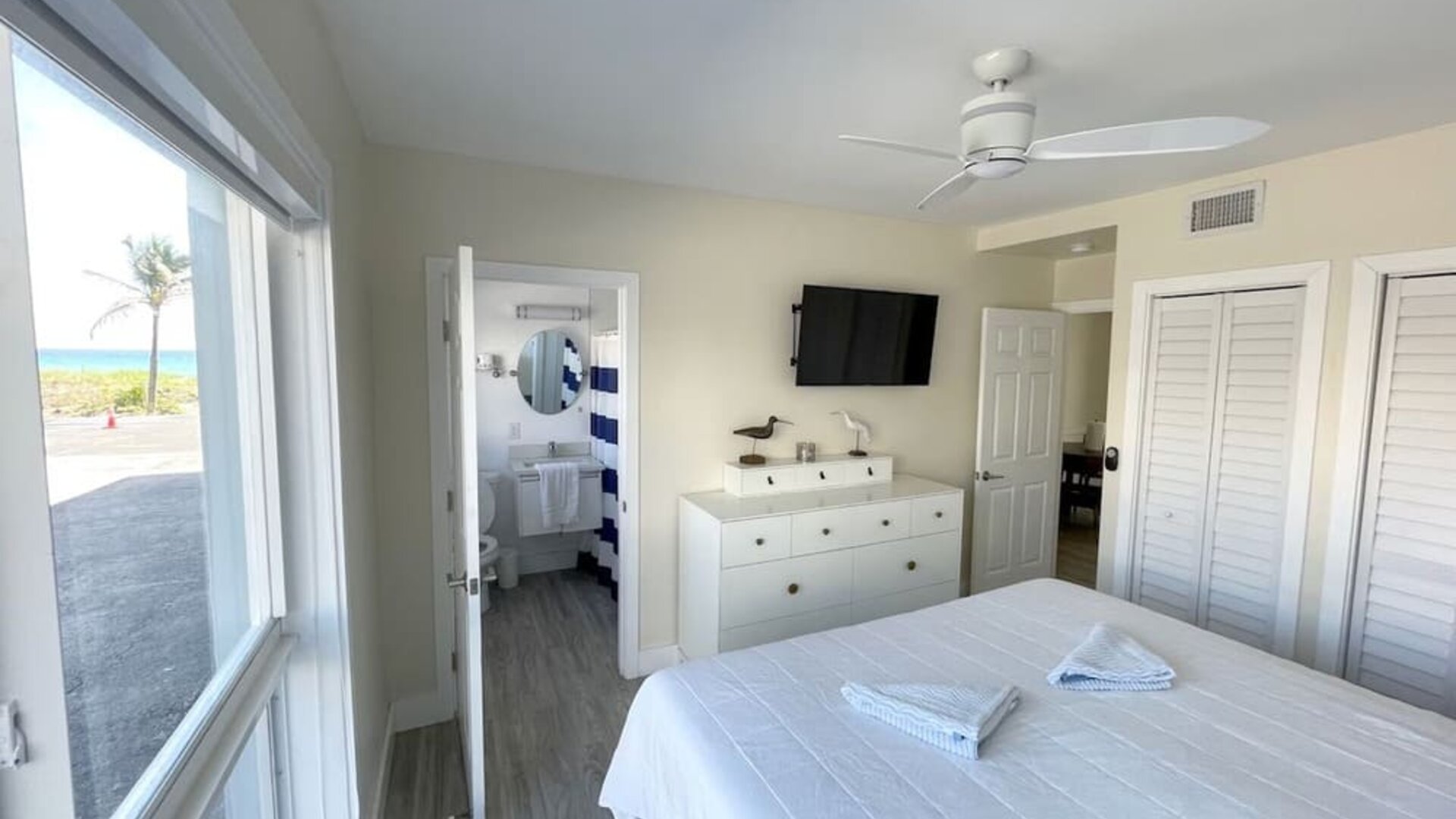 Comfortable king room at Shore View Hotel.