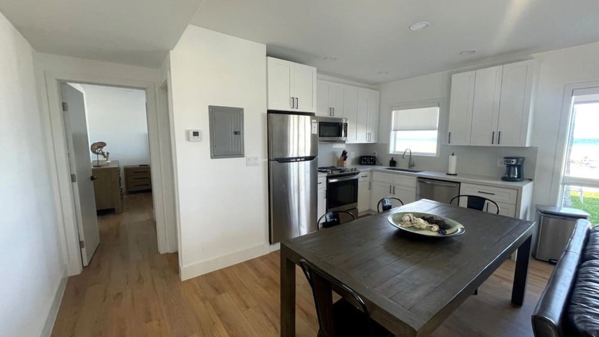 King room with lounge area at Shore View Hotel.