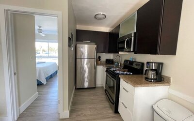 Day room with kitchen at Shore View Hotel.