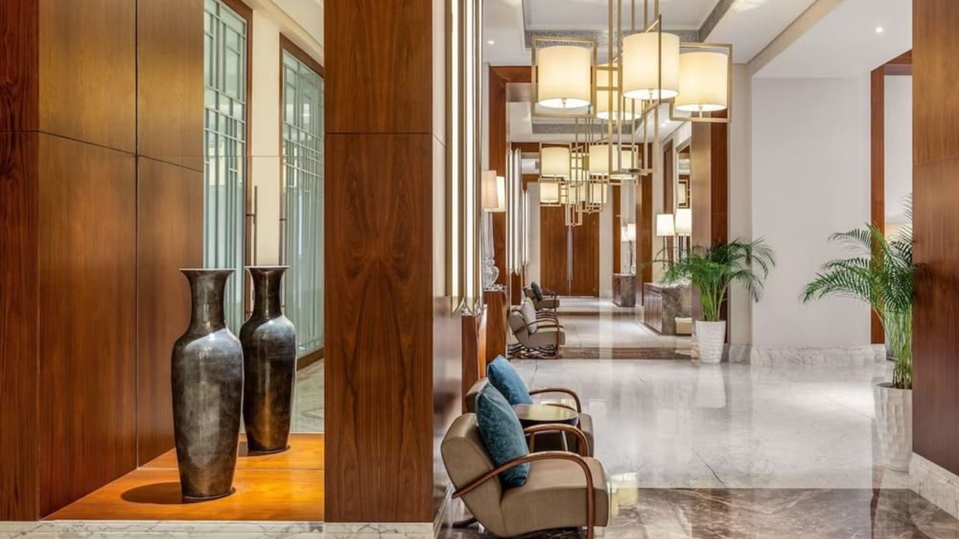 Lobby and hotel entrance at Hilton Dubai Al Habtoor City.