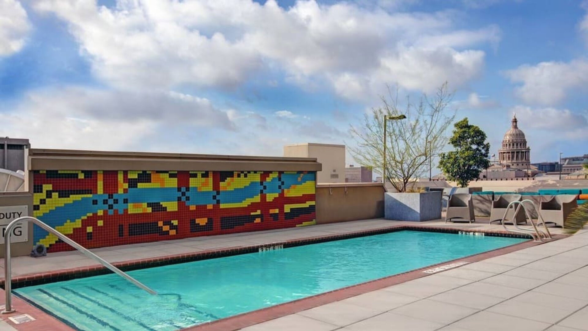 Outdoor pool at Hampton Inn & Suites Austin @ The UniversityCapitol.