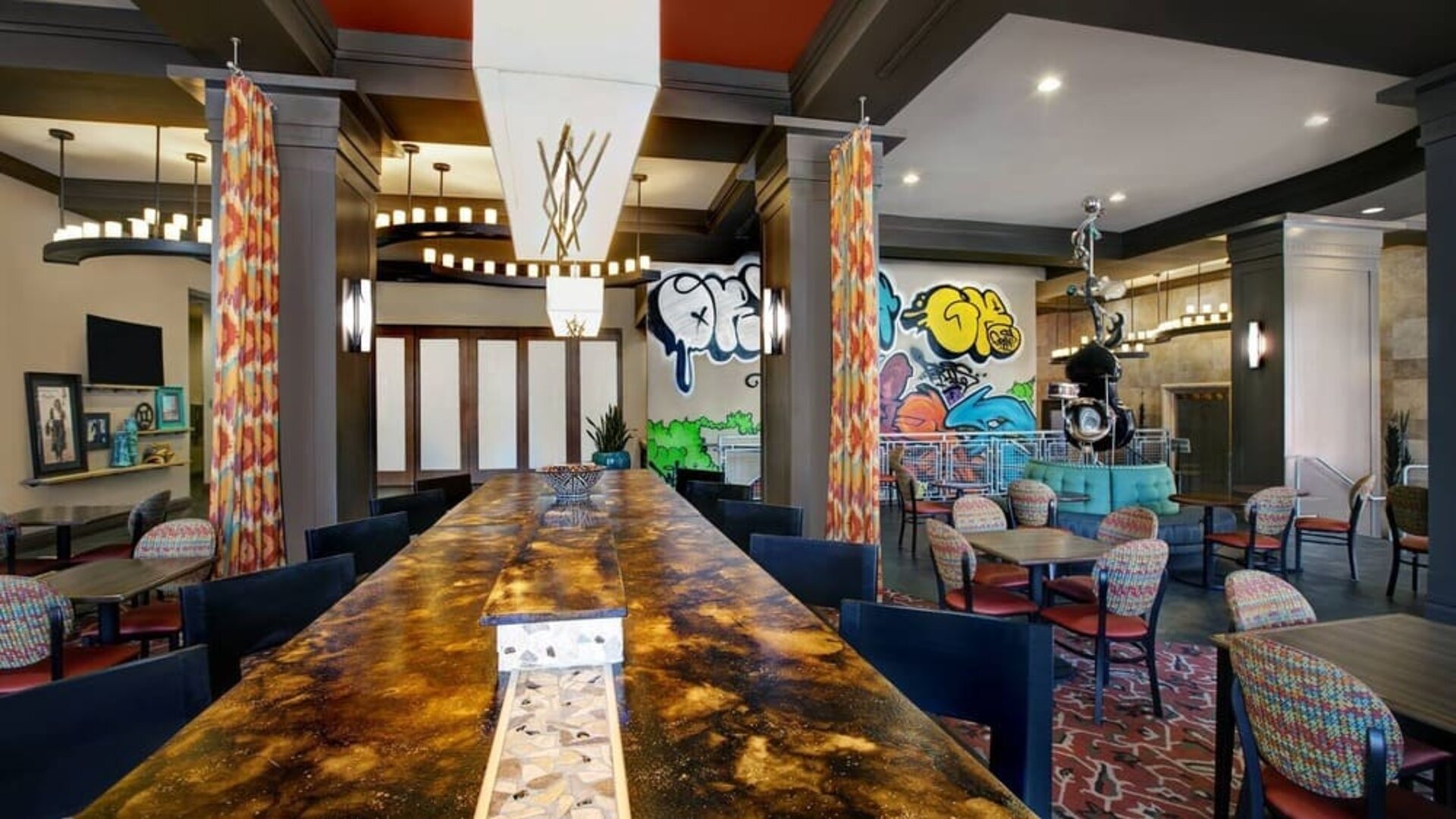 Lounge and coworking space at Hampton Inn & Suites Austin @ The UniversityCapitol.