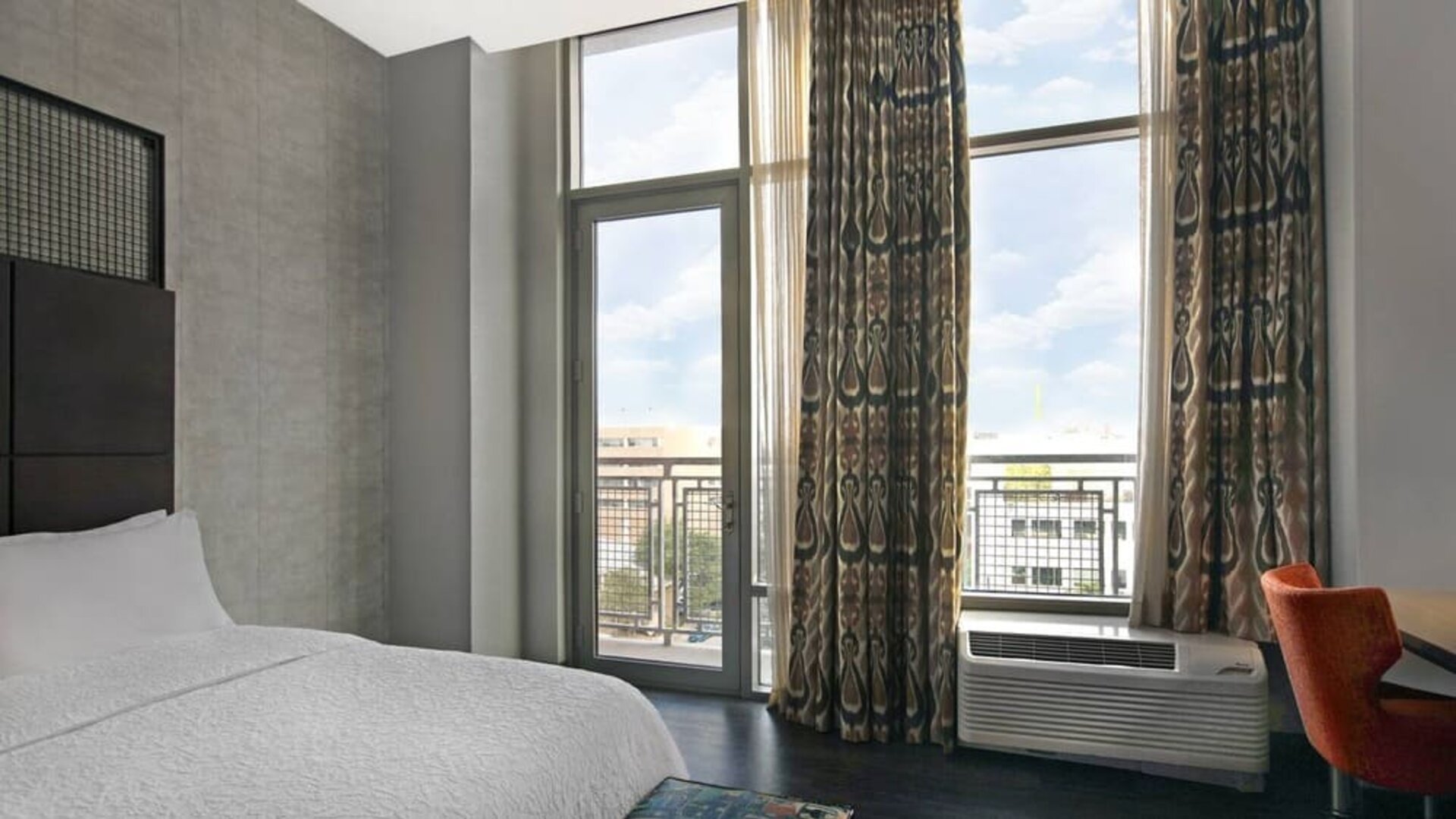 Day use room with work desk at Hampton Inn & Suites Austin @ The UniversityCapitol.