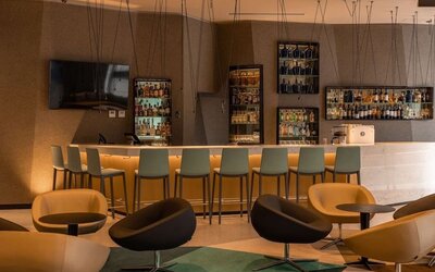 Bar and lounge at Hilton Garden Inn Lima Miraflores.