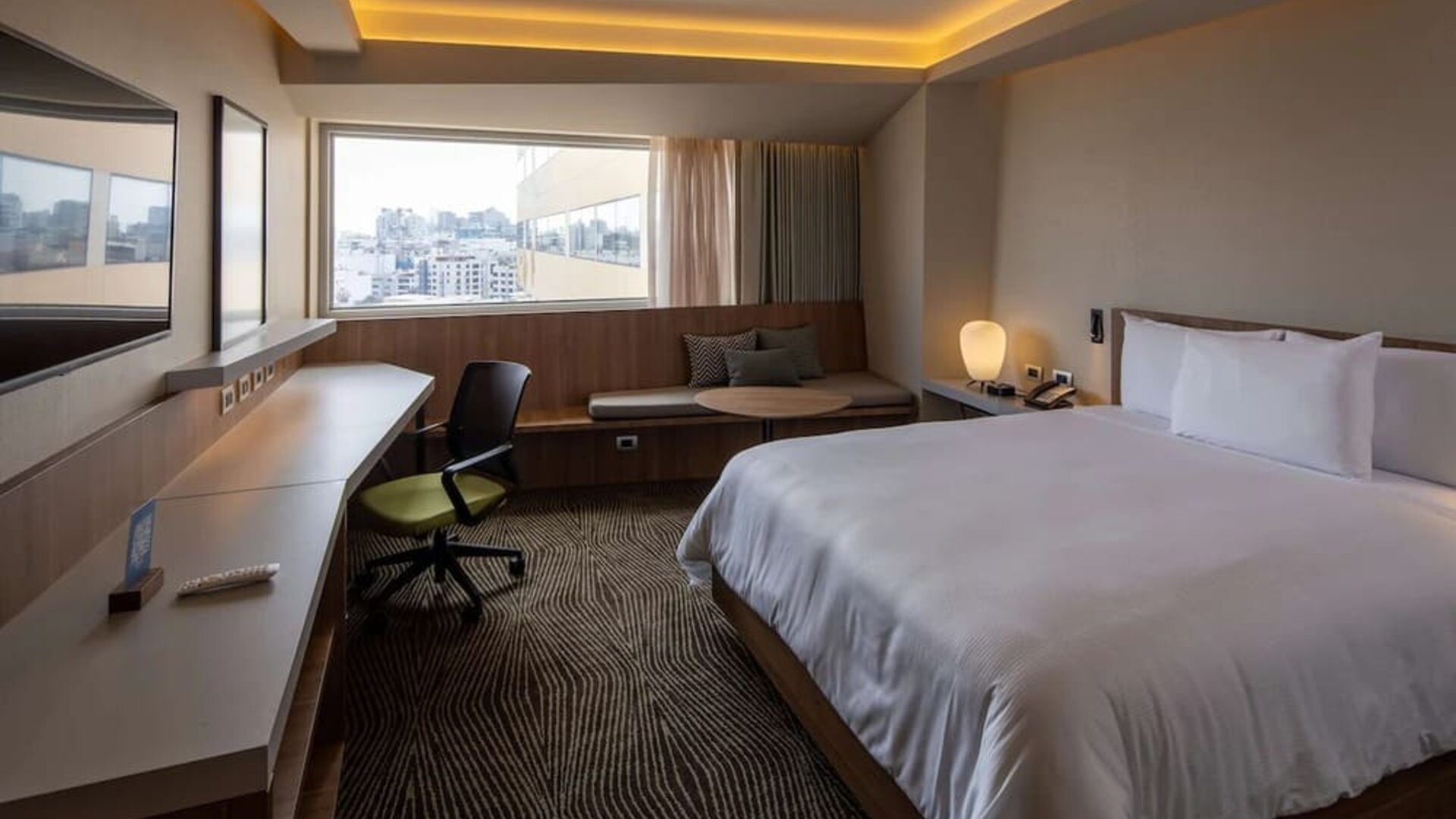 King bed at Hilton Garden Inn Lima Miraflores.