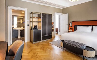 King room at DoubleTree By Hilton Brussels City.