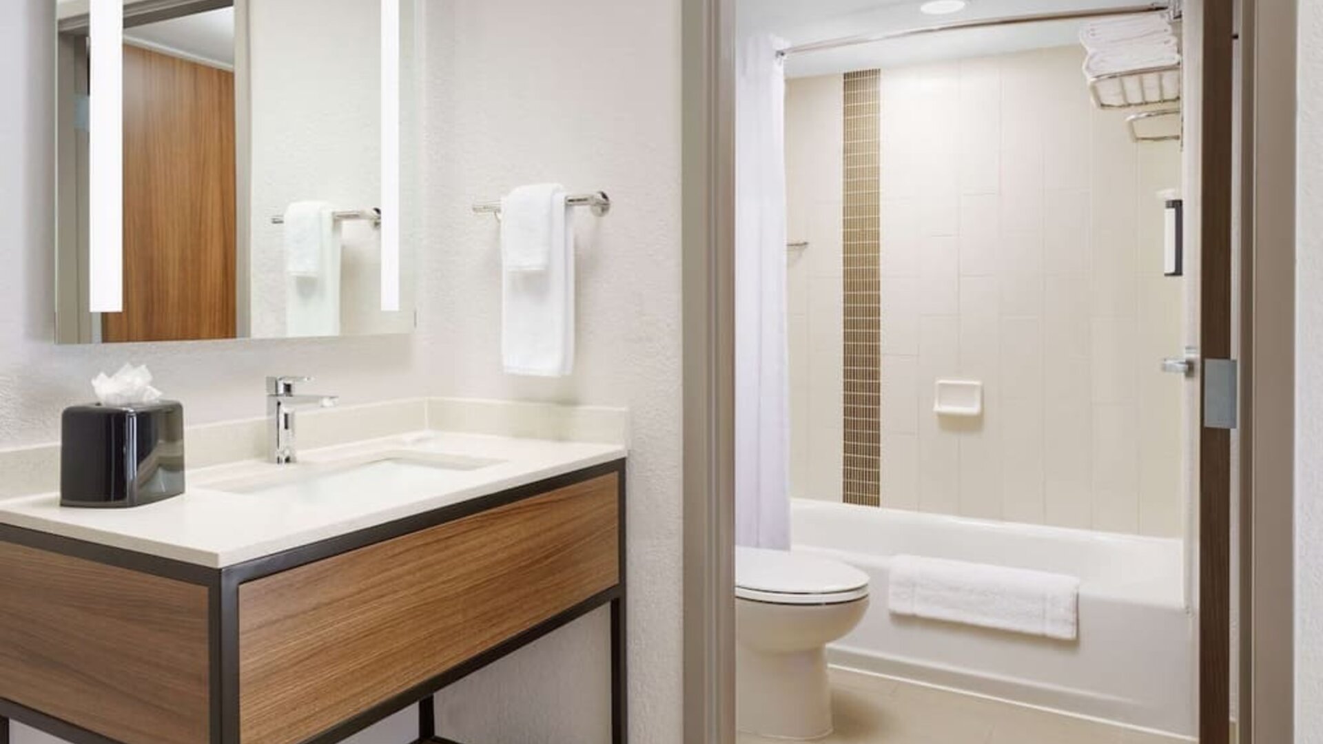 Guest bathroom at Hyatt Place Orlando I-Drive.