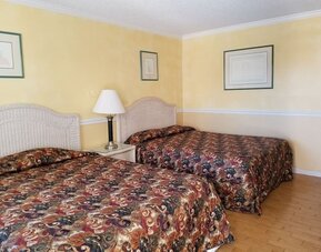 Two king beds at Bay Breeze Motel.