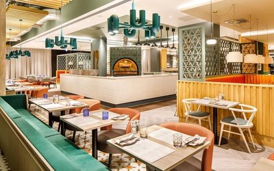 Restaurants at Holiday Inn Manchester Airport. 