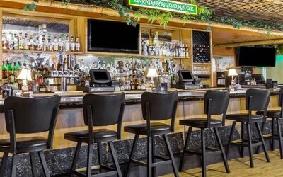 Hotel bar area at Uptown Oasis San Jose Airport.