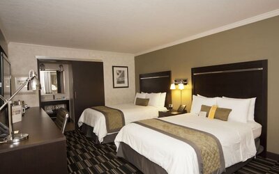 Two queen beds at Uptown Oasis San Jose Airport.