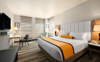 King room with TV at Hotel Marguerite.