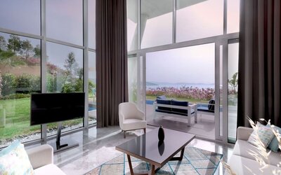 Coworking lounge at Le Méridien Bodrum Beach Resort.