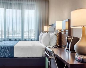 Day use room with natural light at Comfort Inn Prospect Park-Brooklyn.