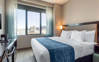 Romantic king room at Comfort Inn Prospect Park-Brooklyn.