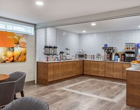 Breakfast area at Comfort Inn JFK Airport.