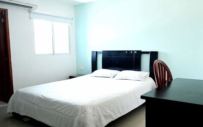 Day use room with natural light at Hotel Intersuites.