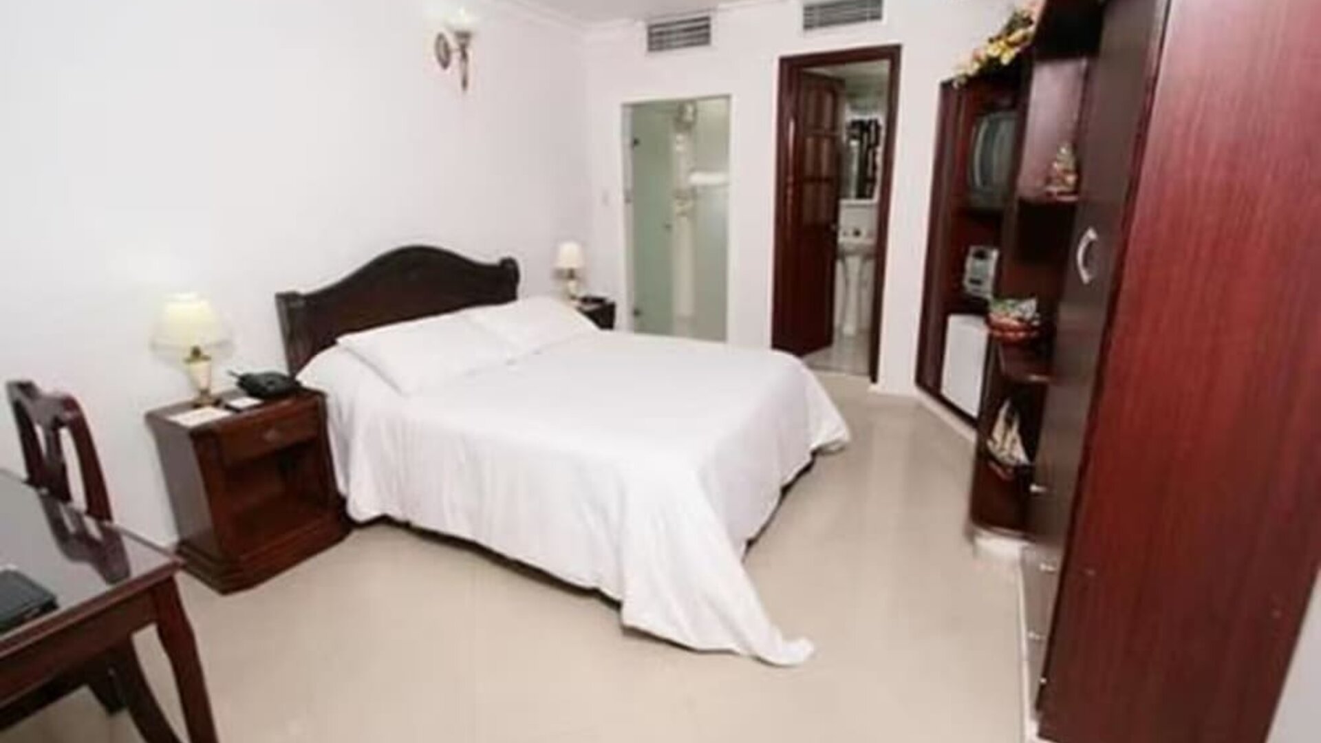 Day use room at Hotel Intersuites.