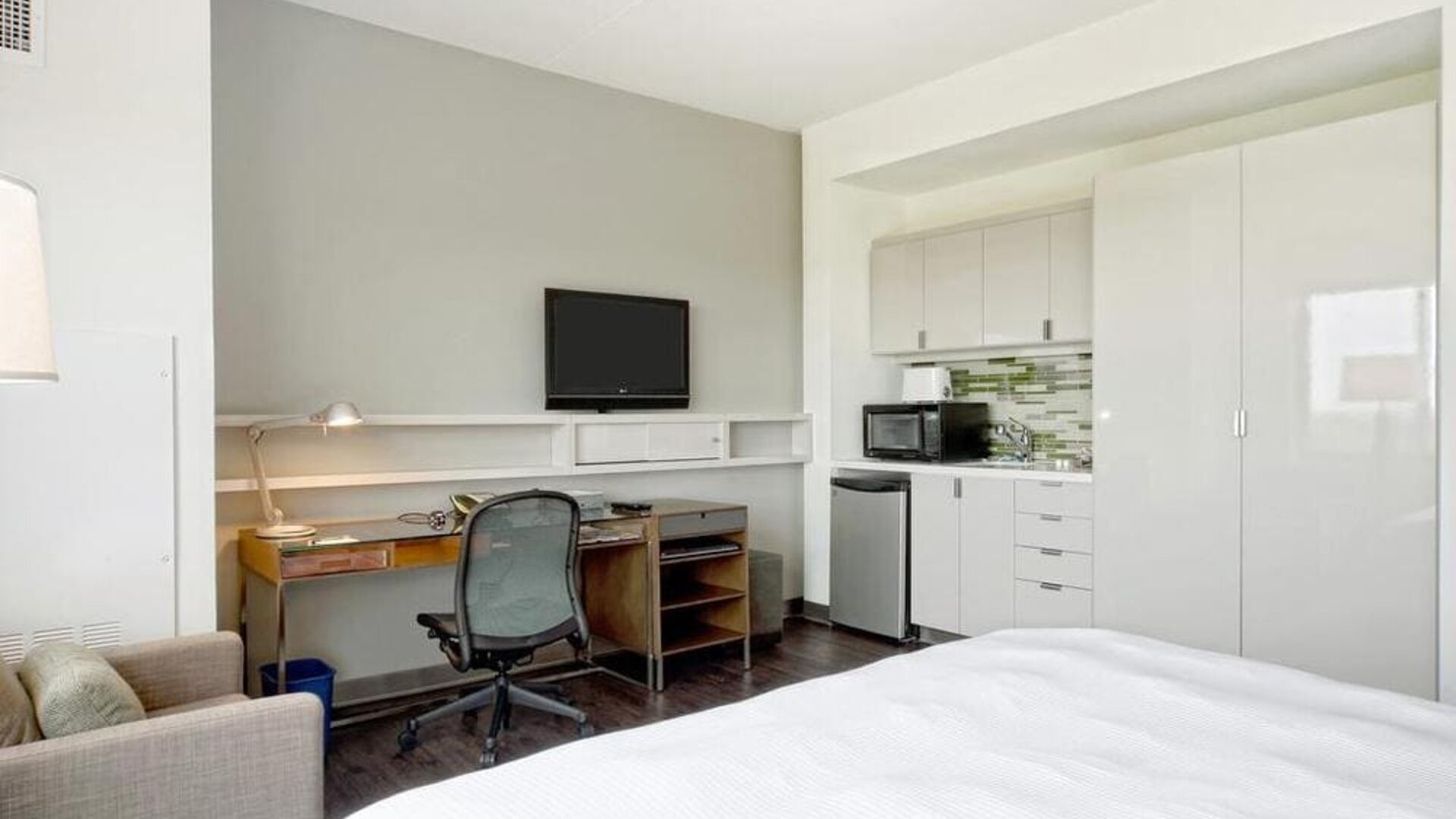 Day use room with TV at Element Miami Doral.