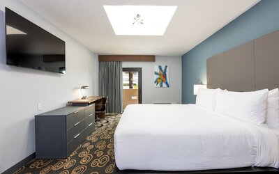 King room with TV at Regency Miami Airport By Sonesta.