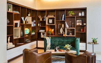 Library and meeting space at Prima Royale Hotel.