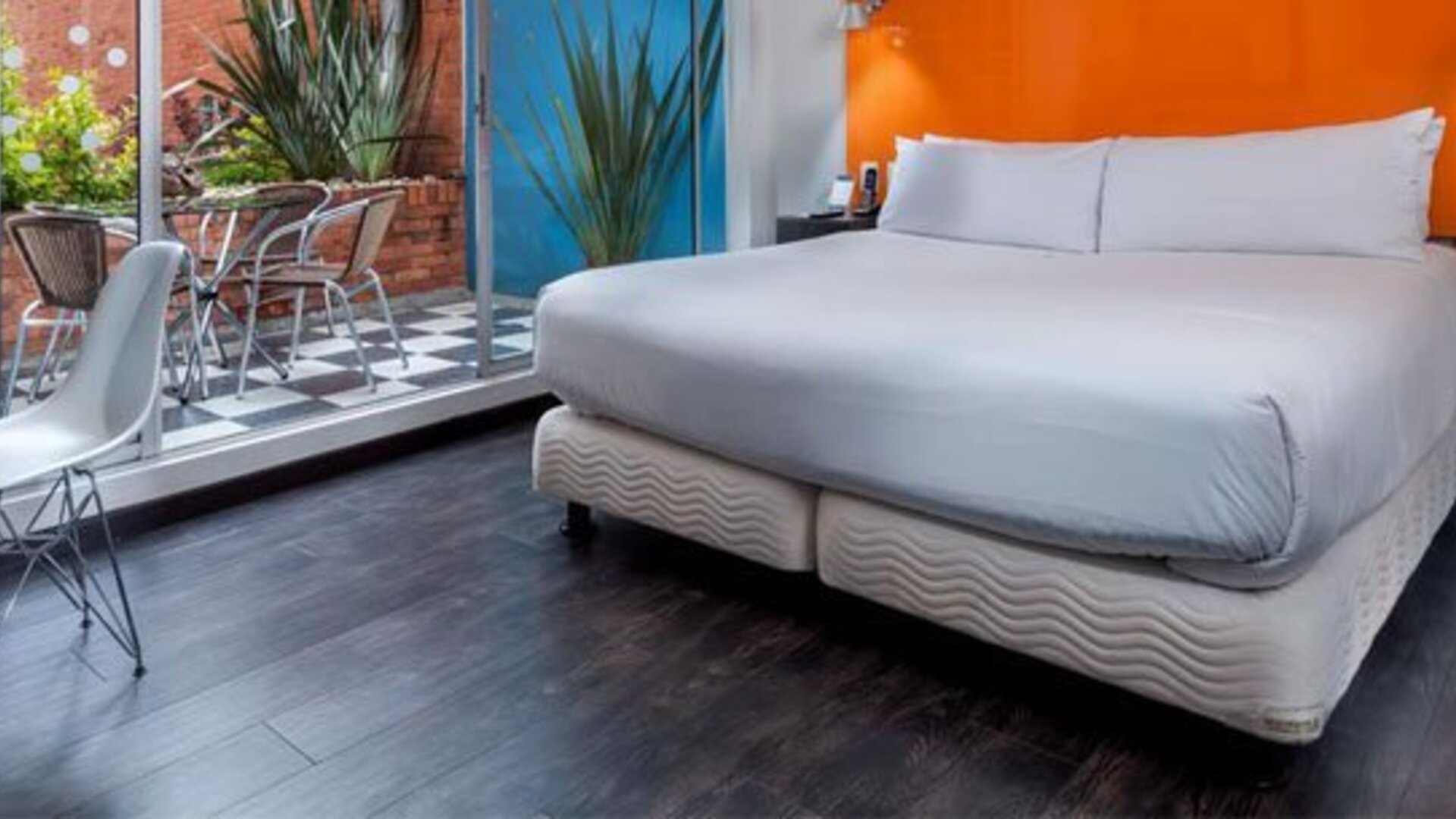 Hotel 104 Art Suites