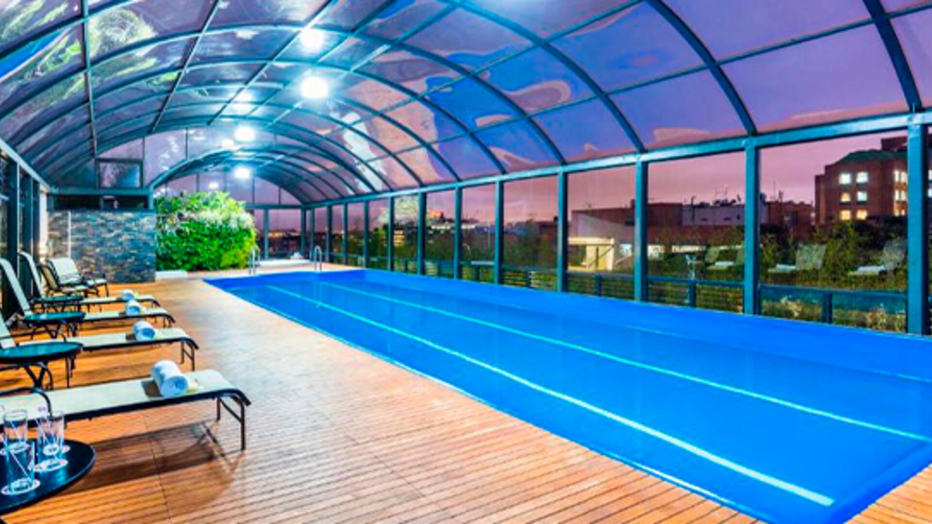 Cosmos 100 & Centro De Convenciones