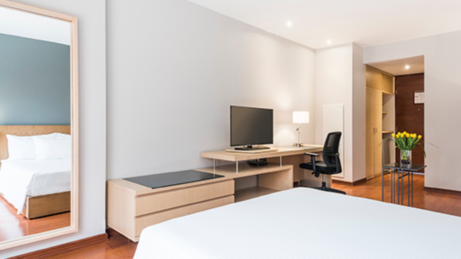 Cosmos 100 & Centro De Convenciones