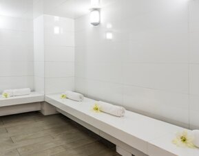 Cosmos 100 & Centro De Convenciones