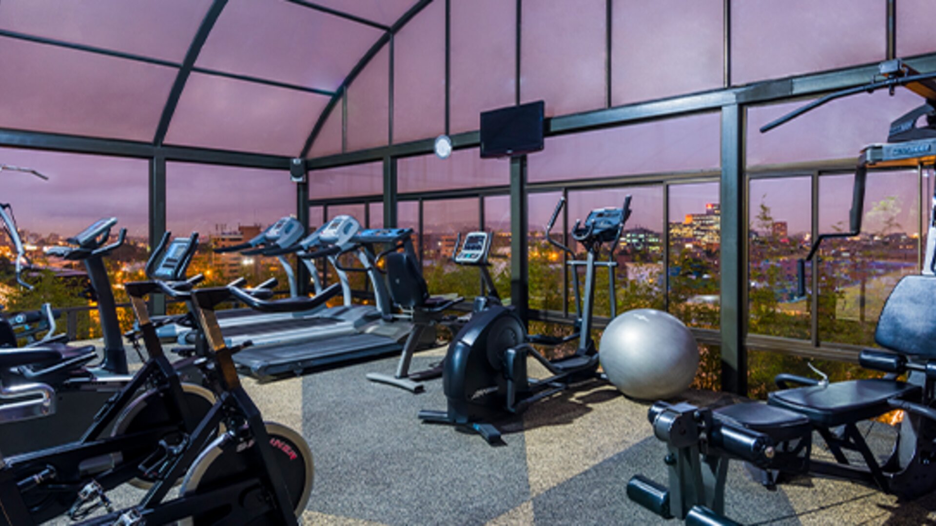 Cosmos 100 & Centro De Convenciones