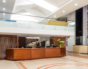 Cosmos 100 & Centro De Convenciones