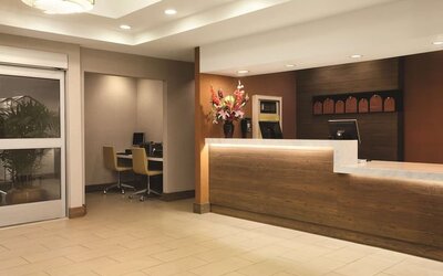 Lobby and work station at Hyatt House Pleasanton.
