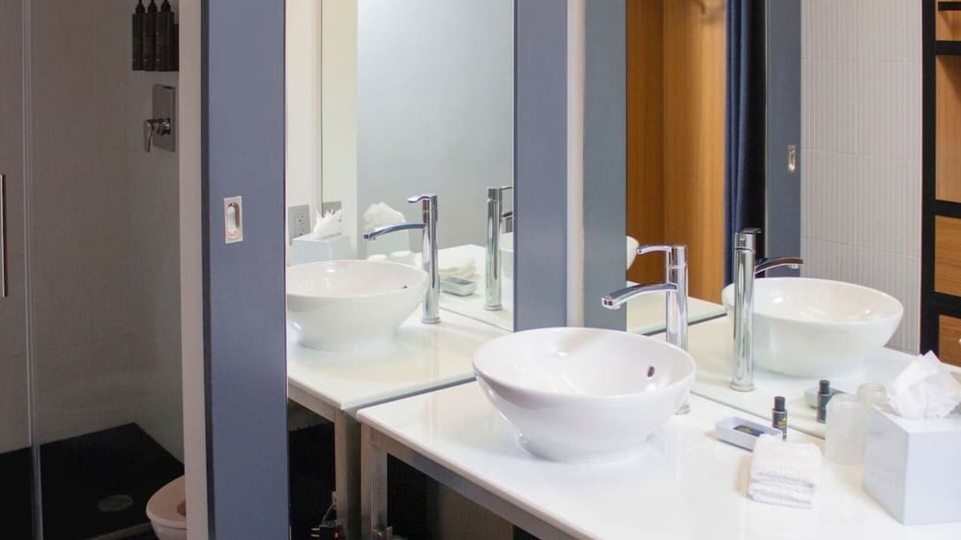 Guest bathroom with shower at Aloft Miami Doral.
