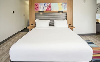 Romantic king room at Aloft Miami Doral.
