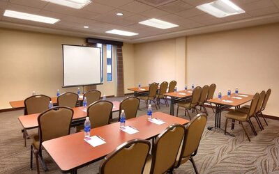 Meeting room at Hyatt Place Waikiki Beach.